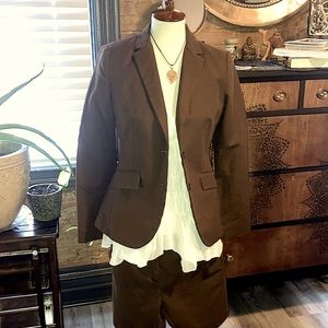 Smart, fitted shorts suit in rich chocolate brown